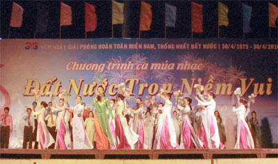 Chương trình ca múa nhạc “Đất nước trọn niềm vui”