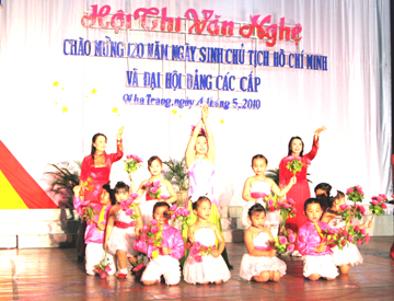 Tổ chức Hội thi Văn nghệ chào mừng 120 năm ngày sinh Chủ tịch Hồ Chí Minh và đại hội Đảng các cấp