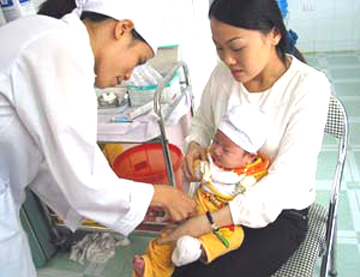 Trẻ em dưới 1 tuổi cần tiêm vắc xin “5 trong 1”