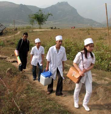 Ưu đãi cho cán bộ y tế làm việc tại vùng đặc biệt khó khăn