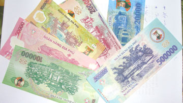 Tiền vàng mã bày bán tràn lan: Khó xử lý