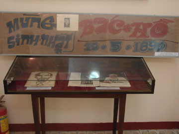 Chuyện về người viết tấm băng rôn mừng sinh nhật Bác