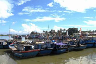 Tàu cá nhập khẩu có tổng công suất máy chính từ 400 CV trở lên