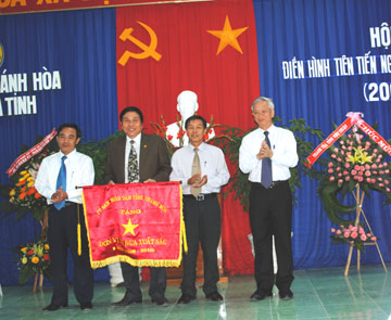 5 tập thể và 3 cá nhân được UBND tỉnh tặng bằng khen