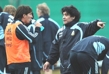 Bảng B: Chờ xem Maradona và Messi