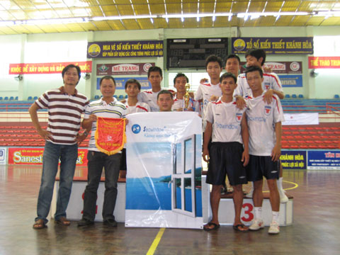 Đội bóng Công ty Tư vấn đầu tư Trung Tín vô địch