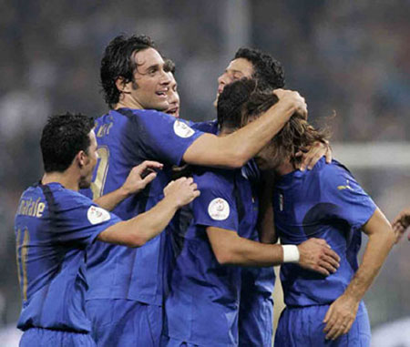 Bảng F: Đương kim vô địch “dễ thở”