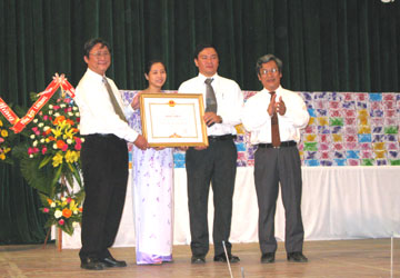 Đón nhận bằng khen của Thủ tướng Chính phủ