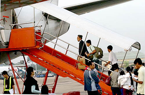 Jetstar Pacific tặng 500 phần quà cho trẻ em khi đi máy bay