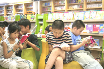 Mang lại nụ cười trong ngày hội của bé