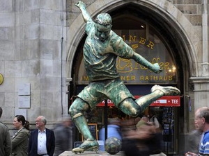 Ribery được dựng tượng giữa trung tâm Munich