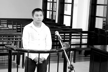 2 năm tù cho kẻ nổi máu yêng hùng