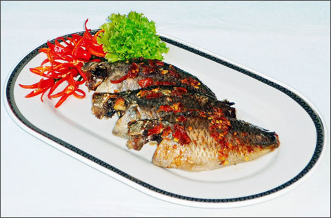 Món ăn: Cá rô nướng hành và rau răm
