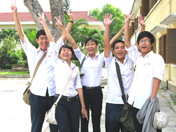 Đề thi dễ, thí sinh ăn mừng sớm