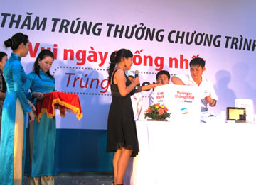 Tổ chức bốc thăm trúng thưởng chương trình “Vui ngày thống nhất - Trúng iPhone”
