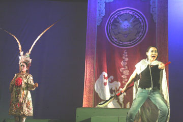 Diễn báo cáo 2 trích đoạn sân khấu tuồng