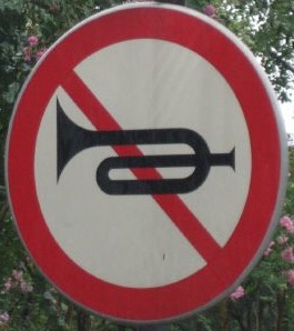 Xử nghiêm hành vi lạm dụng còi xe