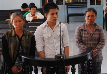 Vắng chủ nhà, “khoắng” một mẻ