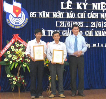 Cách mạng Việt Nam (21-6-1925 – 21-6-2010) và trao giải báo chí Khánh Hòa năm 2010