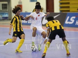 12 đội tham dự Giải futsal toàn quốc năm 2010