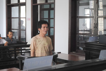 6 tháng tù vì chống người thi hành công vụ