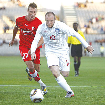 “Cỗ xe tăng” sẽ đè bẹp “tam sư”?