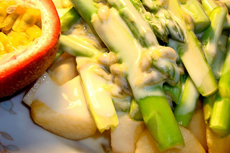 Món ăn: Giòn mát Măng tây trộn xốt chanh leo