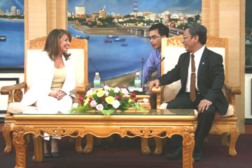 Hoan nghênh việc tổ chức cuộc thi Hoa hậu Hoàn vũ năm 2011 tại Nha Trang