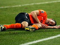 Van Persie phải nhập viện do chấn thương ở tay