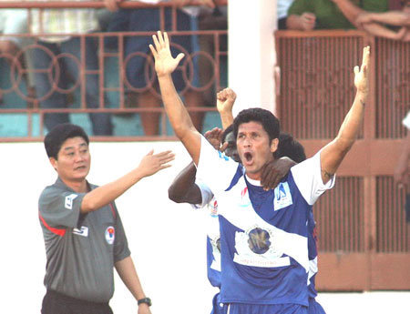 Đội bóng phố biển thừa thắng “xông lên”!