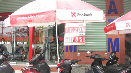 Ngân hàng đồng loạt giảm lãi suất