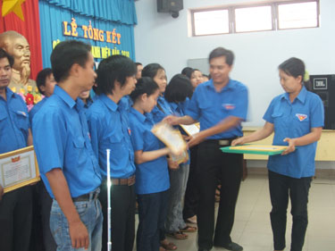 Tổng kết công trình thanh niên, khen thưởng 18 cơ sở Đoàn