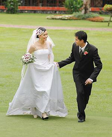 Bên tình, bên hiếu…