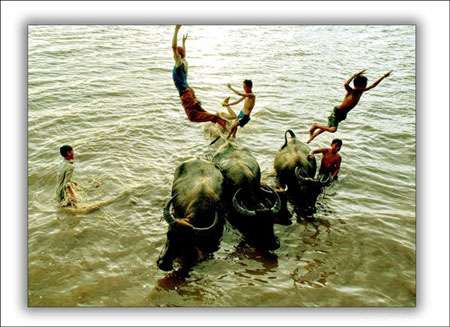 Còn quá thiếu sân chơi cho trẻ