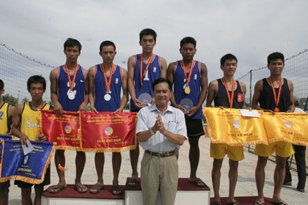 Đội nữ Nha Trang 1 và nam Cam Ranh 1 đoạt chức vô địch