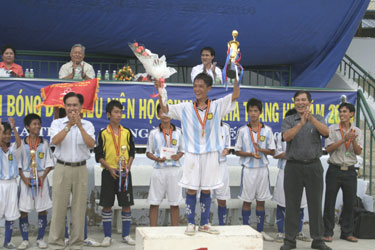 Đội bóng phường Vĩnh Trường đoạt chức vô địch