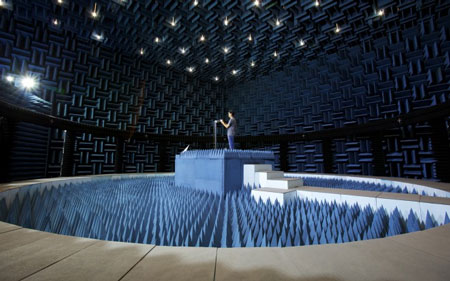 “Hé lộ” về phòng thí nghiệm ăng-ten cho iPhone