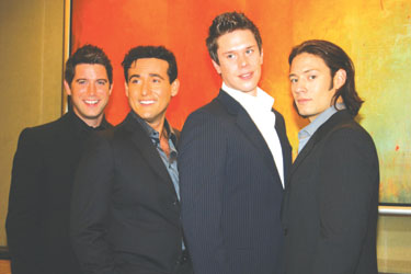 Nhóm nhạc lừng danh thế giới Il Divo sẽ biểu diễn trong đêm chung kết