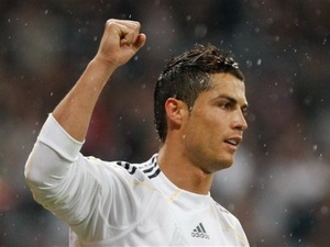 Cristiano Ronaldo tiếp quản chiếc áo số 7 ở Real