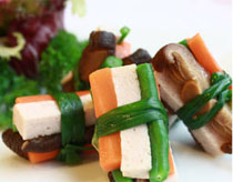 Món ăn: Cuốn chả lụa gói nấm