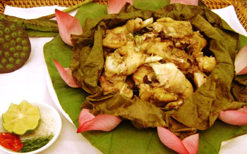 Món ăn: Gà hấp lá sen