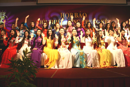 42 thí sinh tham dự vòng chung kết chính thức ra mắt công chúng