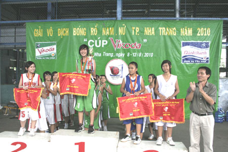 Đội bóng rổ nam phường Vạn Thắng, nữ phường Vạn Thạnh vô địch