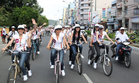 Hướng về nguồn cội