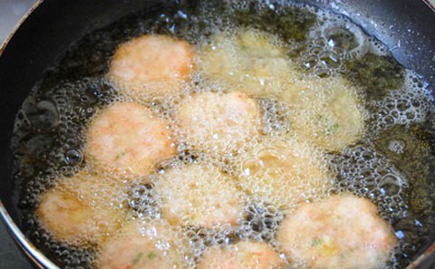 Món ăn: Bánh tôm ngô non thơm nồng