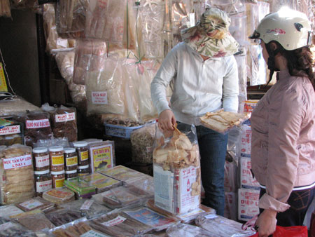 Tràn lan mực tẩm không rõ nguồn gốc