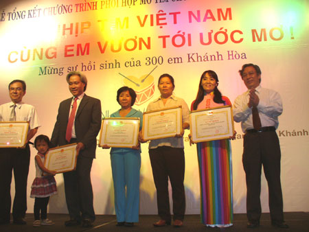 345 em đã được phẫu thuật và điều trị