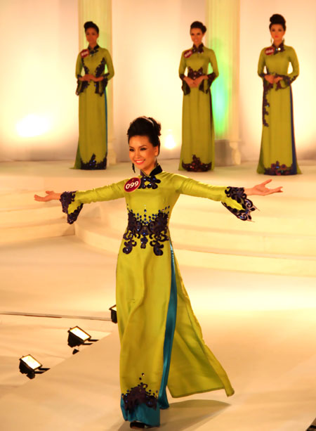 Thí sinh Phạm Thị Thùy Linh bị tước danh hiệu Người đẹp áo dài