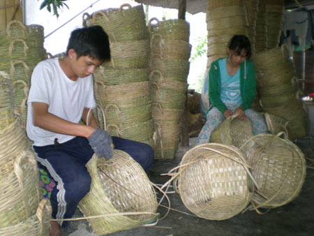 Nhiều mô hình sản xuất giúp người dân thoát nghèo