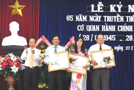 Kỷ niệm 65 năm ngày truyền thống Văn phòng cơ quan hành chính Nhà nước (28-8-1945 – 28-8-2010)